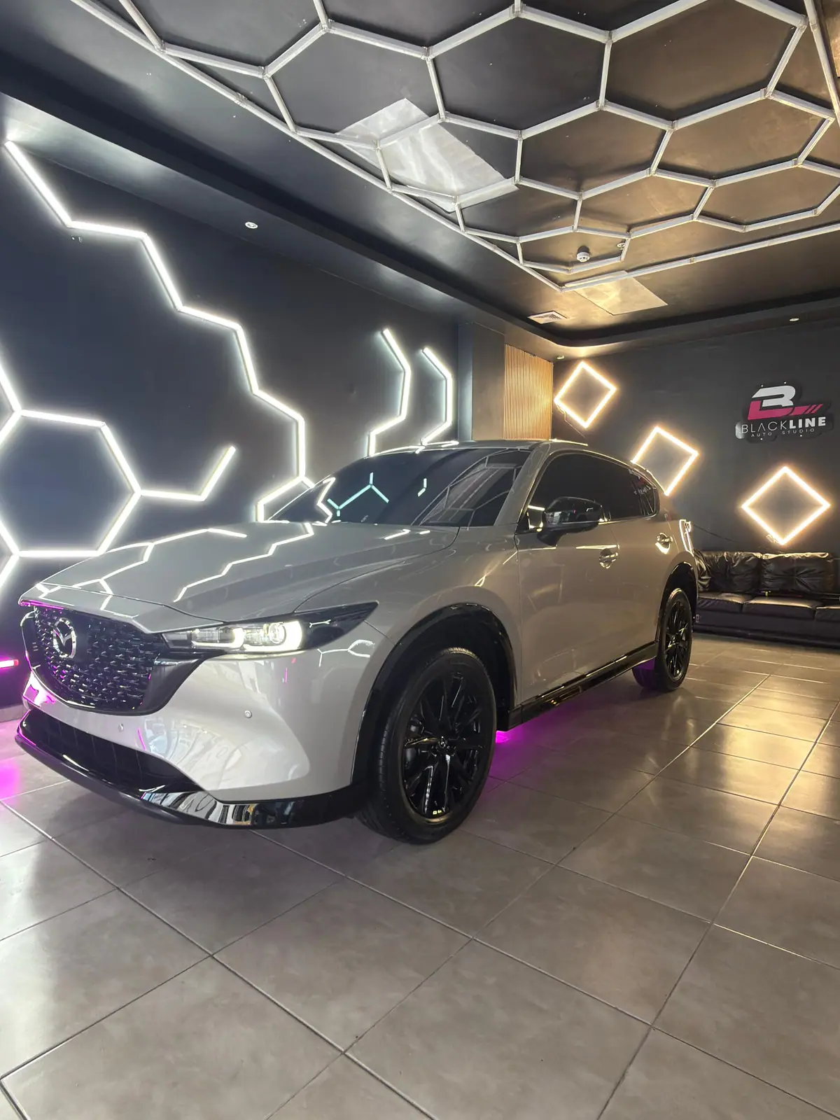 Mazda CX-5 gris detalle